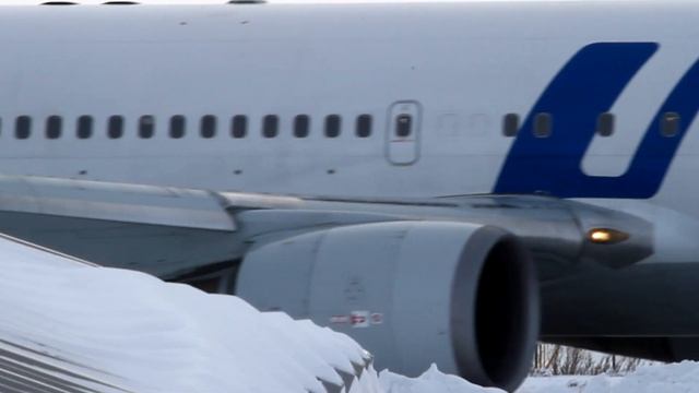 UTair winter departure UHMA ЮТейр зимний взлёт аэропорт Угольный