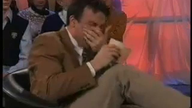 Ведущий ржёт над гостями, я и сам плакал от смеха))) TV presenter can't stop own laughing at guests