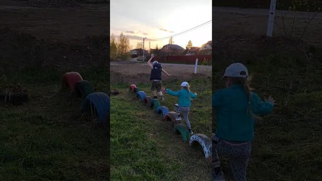 Любимый аттракцион. Прыжки по колесам