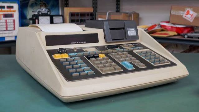 EEVblog #1153 - 1970's Programmable Calculator Teardown