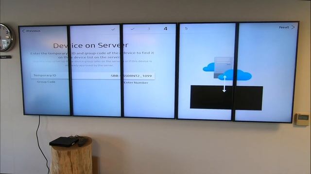 MagicInfo Services shows how to set up a videowall by using daisy chain