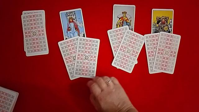 Любит или играет? Таро расклад на 4 варианта. 💜💚💛🧡