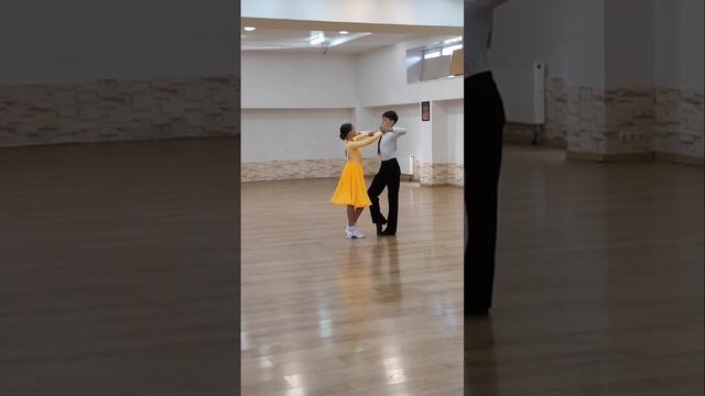 Вика и Стёпа танцуют вместе 1,5 месяца. Первый экзамен. Е-класс.