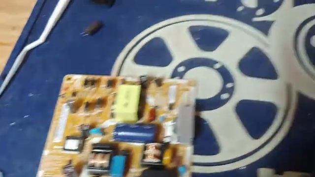 Samsung TV won't turn on, blinking red light - EASILY identify and FIX a blown capacitor