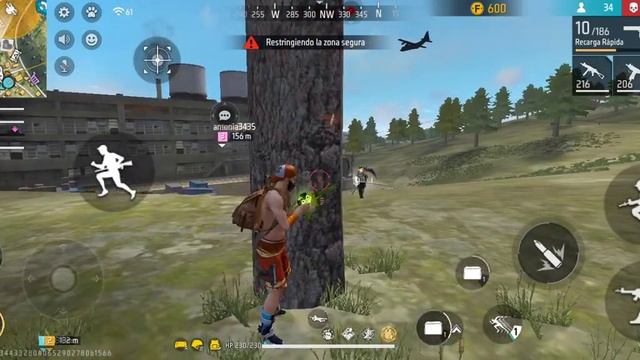 jugando con la primera arma que me encuentre en free fire