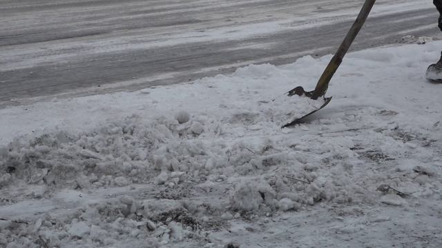 Глава Свободного: убирать дороги и тротуары от снега начали с трёх часов ночи