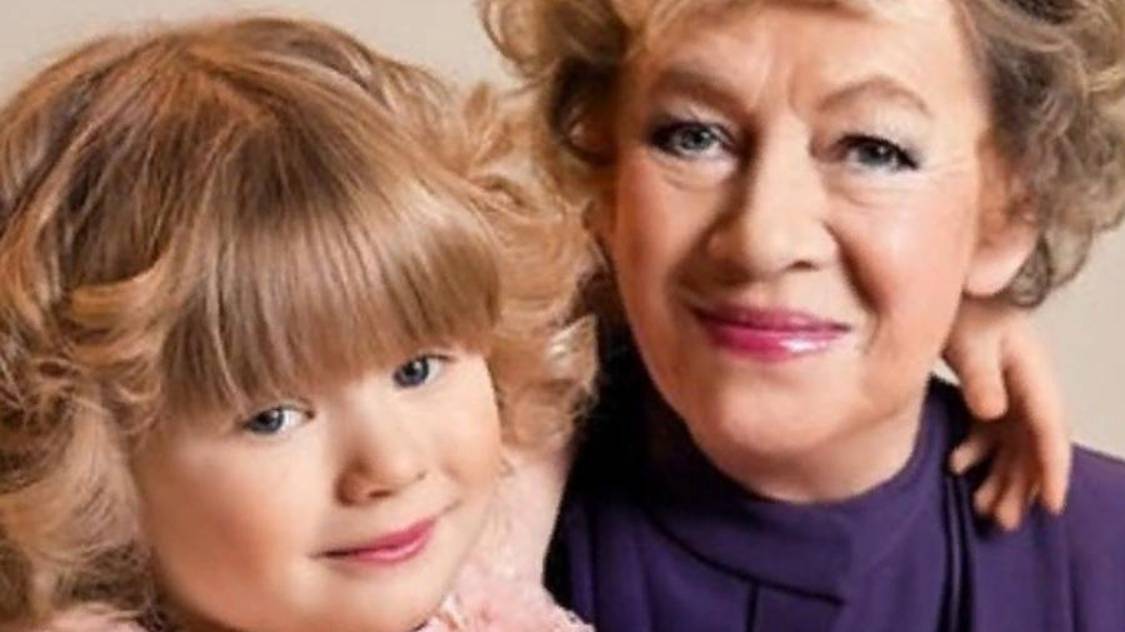 Баба Надя "Из прекрасной няни" стала "мамой" в71 год.