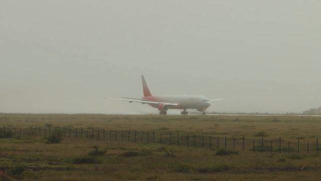 "Rossiya" Boeing 777 taking off Anadyr airport in rainy Взлёт Боинг 777 "Россия" порт Угольный