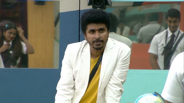 Bigg Boss 7 | Prathap takes an English class!
