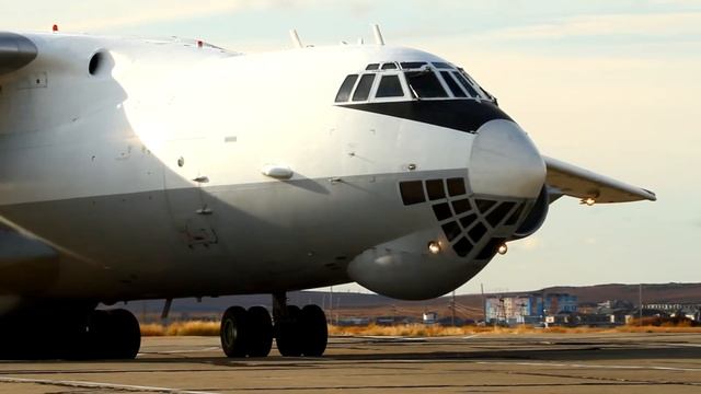 ИЛ-78 предварительный, исполнительный, взлёт. Ilyushin 78 russian tanker taking off