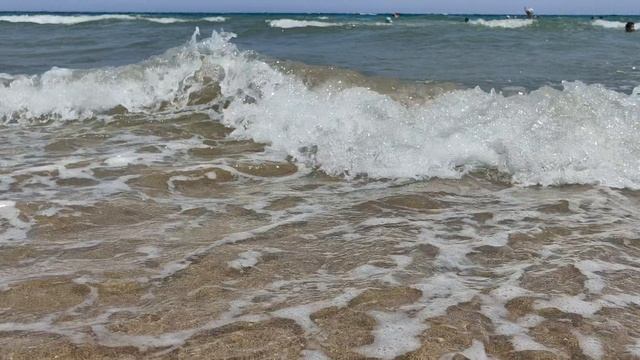 Средиземное море, пляж Лонг Бич, Кипр