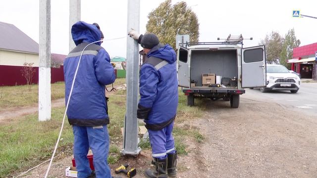 Фонарные столбы в Мамадыше украсили неоновым флагом России и республики Татарстан