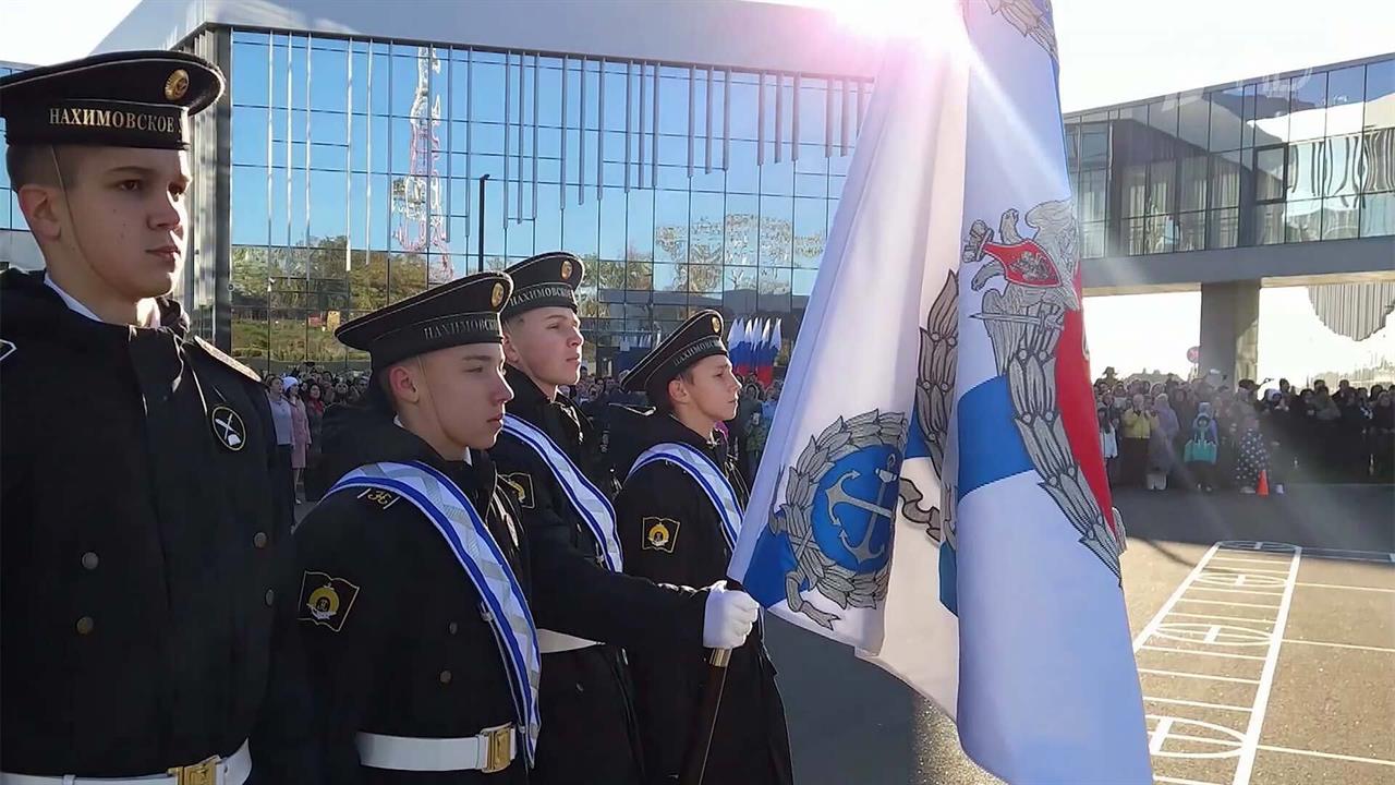 В Мариуполе воспитанники филиала Санкт-Петербургского нахимовского военно-морского училища дали к...