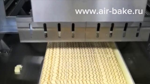 Вертикальная ультразвуковая резка тортов и рулетов