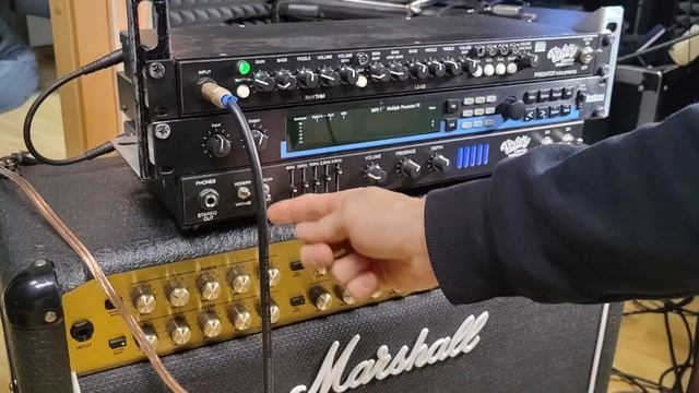 Быстрый обзор сравнение чистого канала marshall jvm 410 и Victor Custom predator