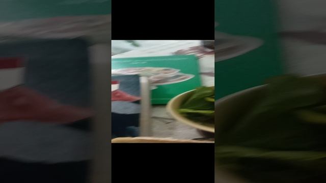 Завтрак: яичница с мясом, простыла и застряла ч мандаринах)