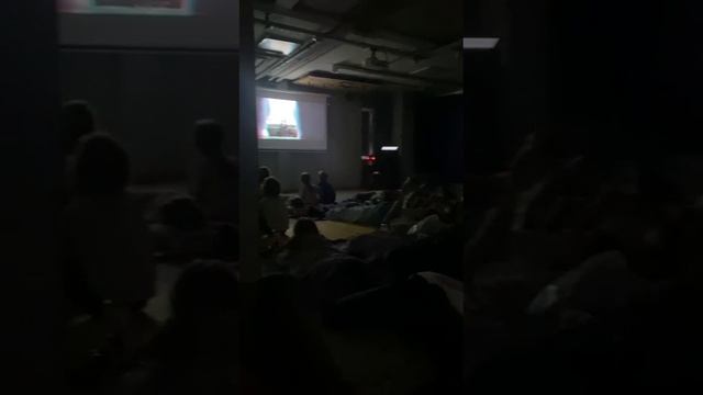 я в чердаке смотрю кино