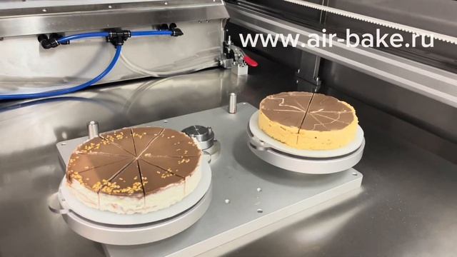 Вертикальная ультразвуковая резка круглых тортов