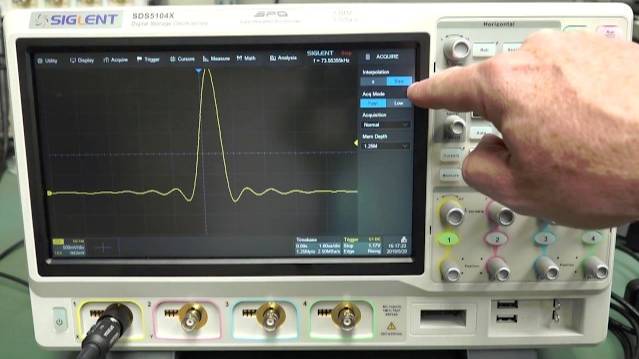 EEVblog #1213 - The Oscilloscope Interpolation Trap!