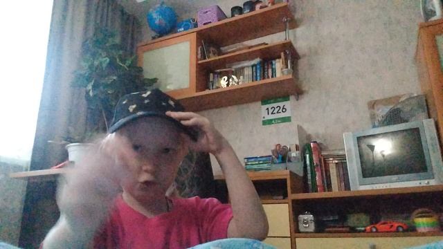 показываю свои кепки которые у меня есть!!!!!!