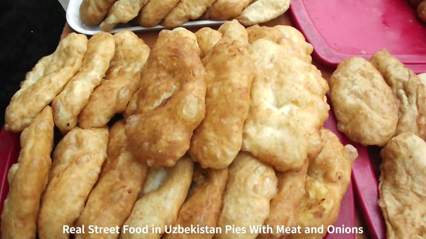 Вкусные базарные беляши с мясом,сосиски в тесте,горячие рыночные пирожки с картошкой,колбаса в тесте