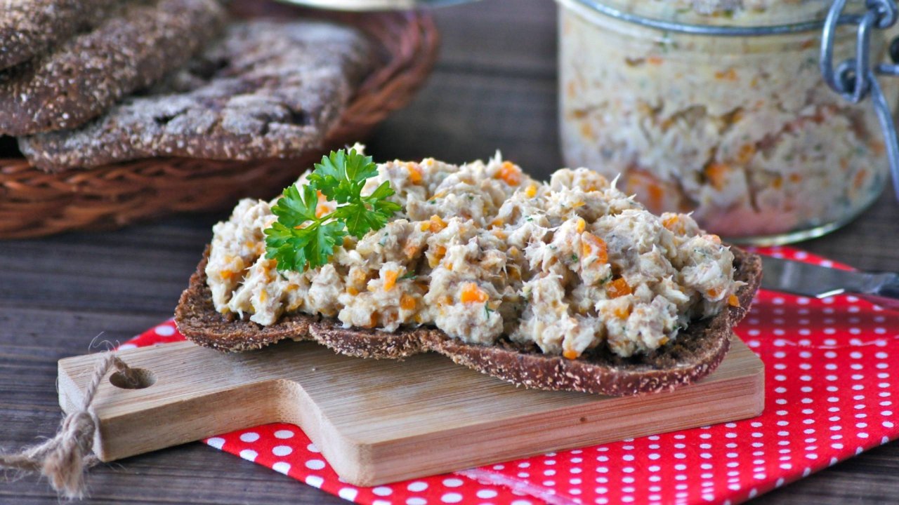 Рийет из скумбрии. Как приготовить рыбную закуску из скумбрии на хлеб?