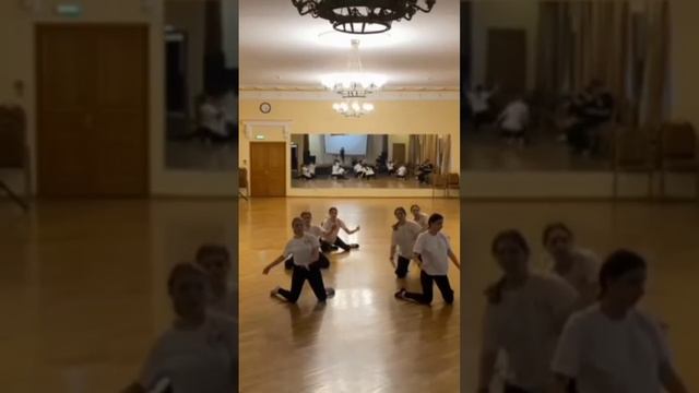 Очень новый танец. Для нас. Смотрим. #shorts