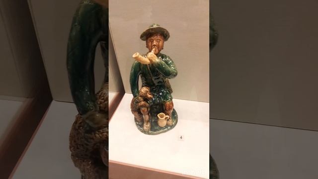 Продукция Гжели и Скопино на выставке "Территория керамики" в усадьбе Кусково в Москве