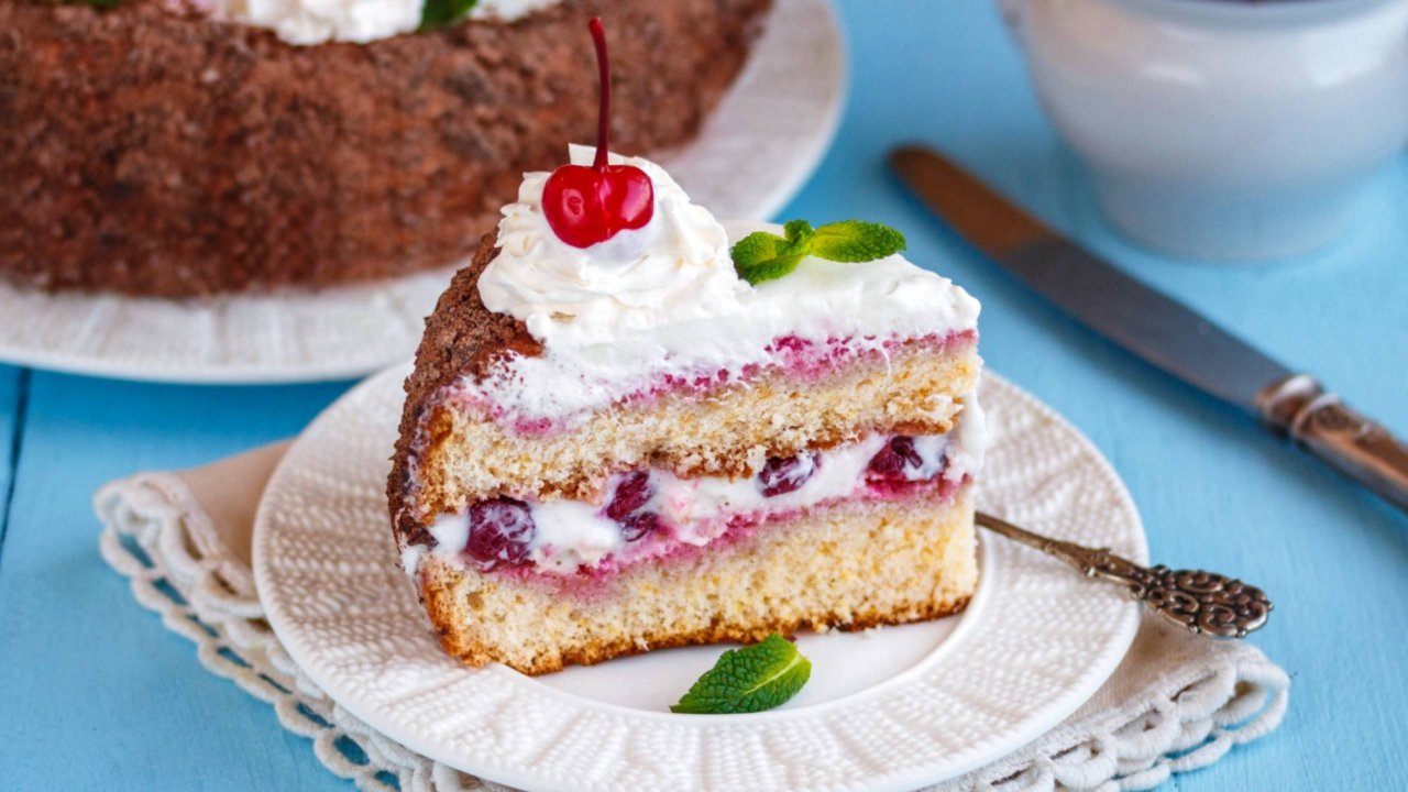 Бисквитный торт со сметанным кремом