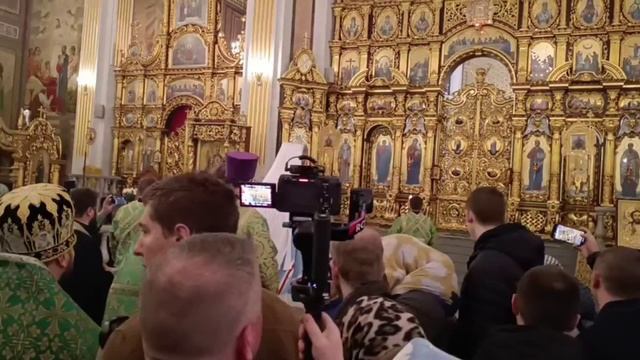 В Спасо-Преображенском соборе Донецка верующие встретили нового правящего архиерея епархии