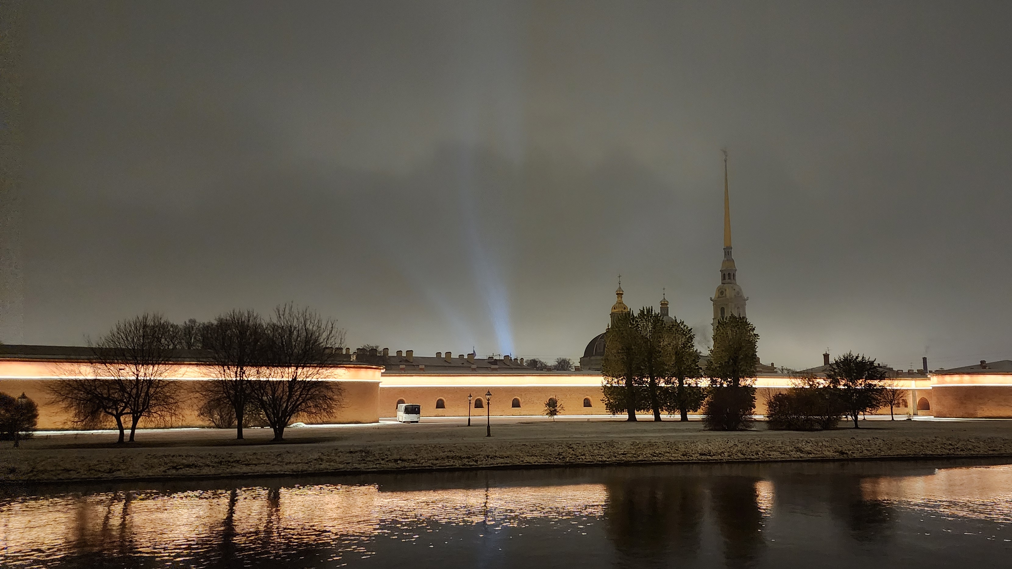 Световое шоу в Петропавловской крепости