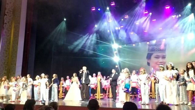 Мы вместе! Мы - один народ. Финал концерта в театре оперы и балета 3 ноября 2024 гола.