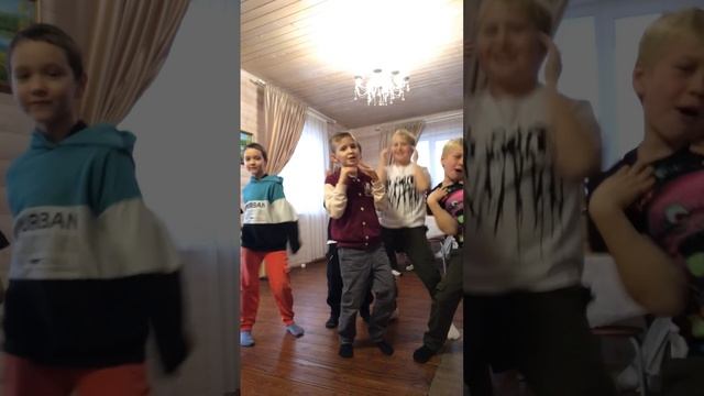 У друга день рождения
