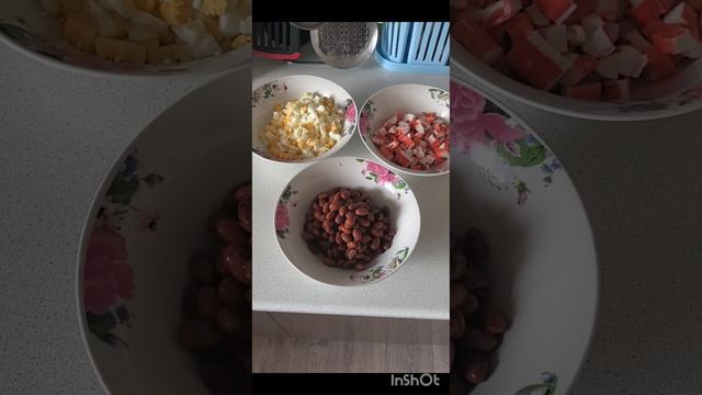 салат" сытный" из фасоли, яиц и крабовых палочек.mp4