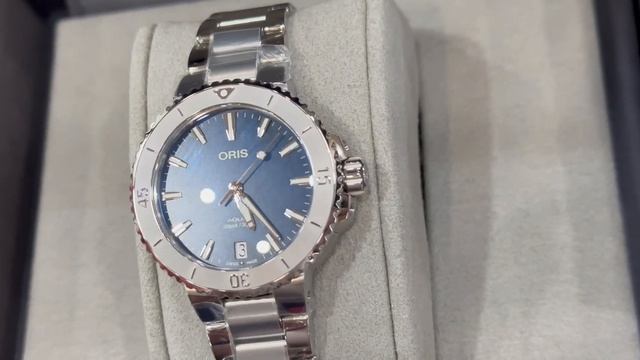 Часы наручные женские Oris Aquis Date 01 733 7770 4155-07 8 18 05P