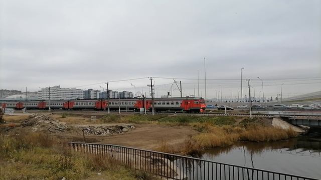 Электропоезд Сестрорецк Санкт Петербург проходит возле Лахта центра снято 26 10 2024г