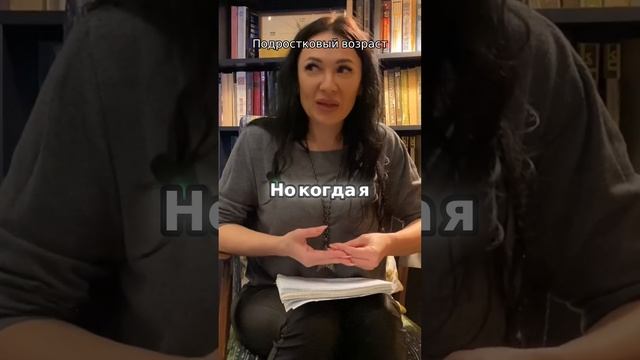 Можно застрять в детском возрасте если там было травматичное событие ,проработать это может РАЗБОР