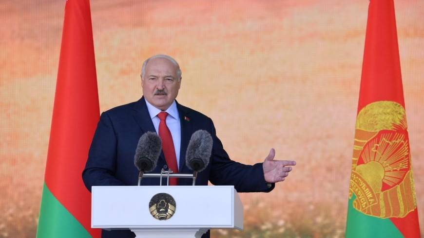 "Это наша земля и мы ее никому не отдадим!" Лукашенко в Мостах обратился к белорусам и соседям