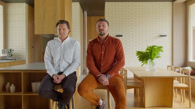 Inside a Mid-Century Inspired Brick Home Built Around a Courtyard ｜ estliving.com
