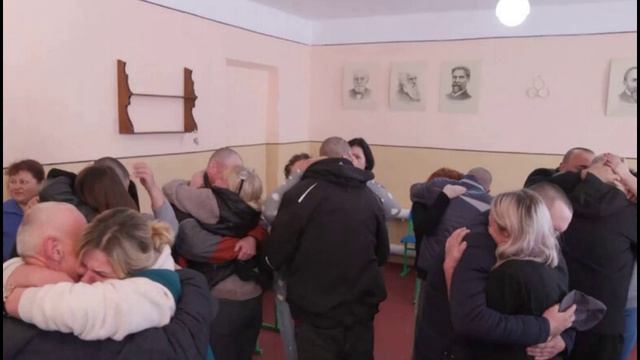 В ДНР пленные бойцы ВСУ встретились с родственниками