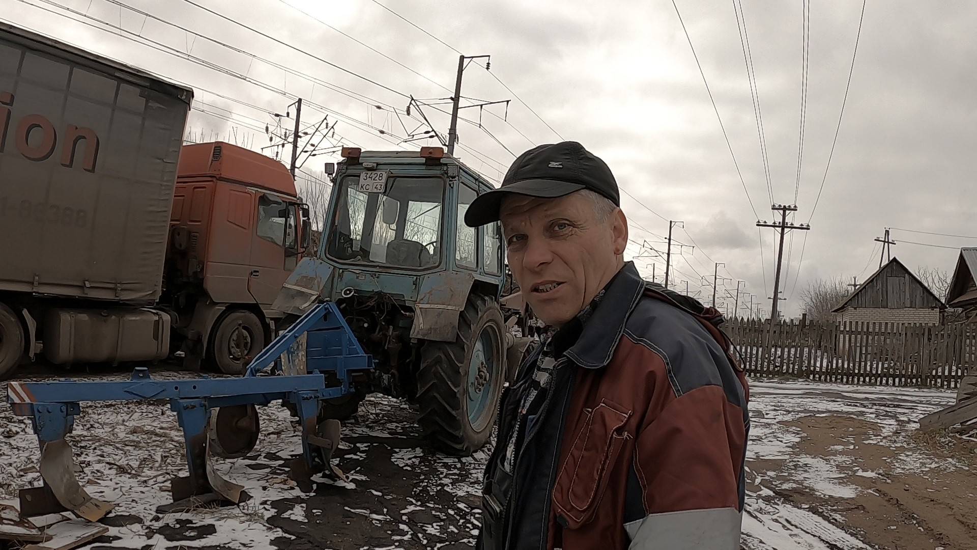 Вспашка по первому снегу. Настроил плуг на целину.