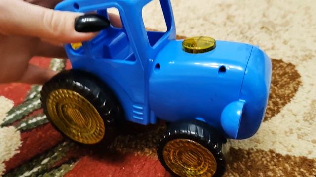 Котёнок Котэ лечит Синего Трактора