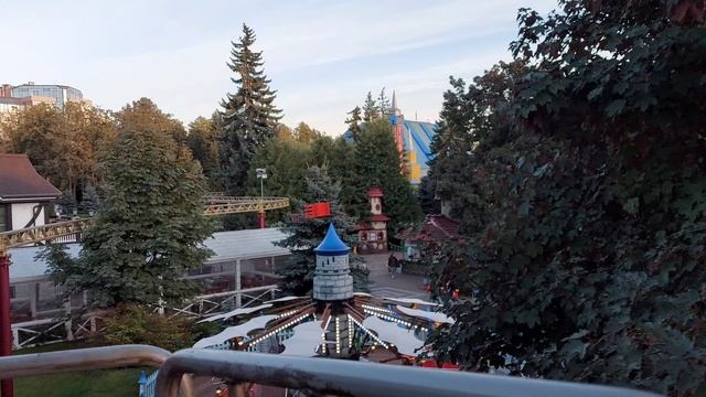 прокатилась на детском драконе/ очень боюсь высоты