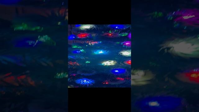 Елка новогодняя искусственная с подсветкой. Подставка в подарок