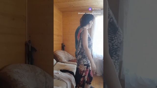 сидели на чемоданах