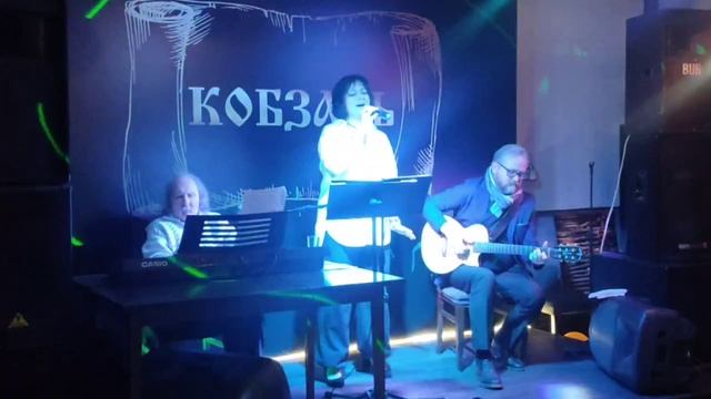 "Нас копируют дети" Исп. Владислава Оксюта 
музыка В Квин - ,  текст - А. Нижегородцева