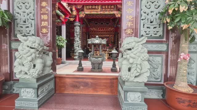 Китай, Сямен (Xiamen), Jul 2024, Huzaishan West Road, Two Small Temple, Short