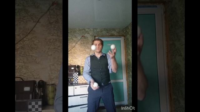Жонглирование из-за спины+трюк т