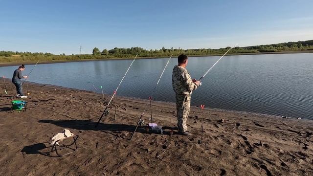 ОГРОМНЫЙ САЗАН РАЗНЕС ПОДСАК, ЕЛЕ ВЫТАЩИЛ ЕГО. РЫБАЛКА НА ДОНКИ. РЫБАЛКА НА ФИДЕР. РЫБАЛКА 2024.