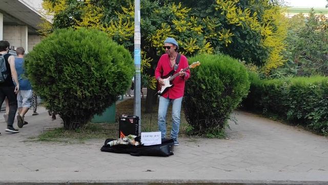 INCREDIBLE COVER - Billie Jean - Michael Jackson | Electric guitar SOLO by street musician